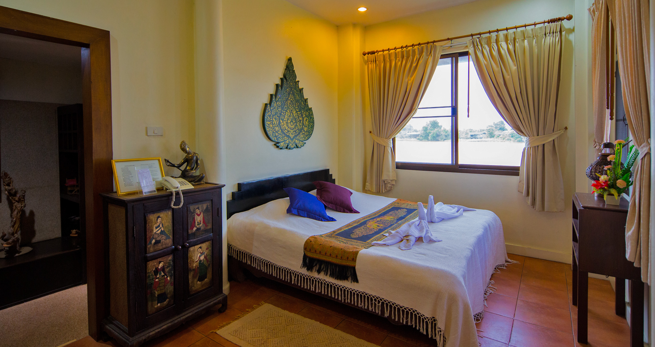 Ayutthaya Garden River Home Room