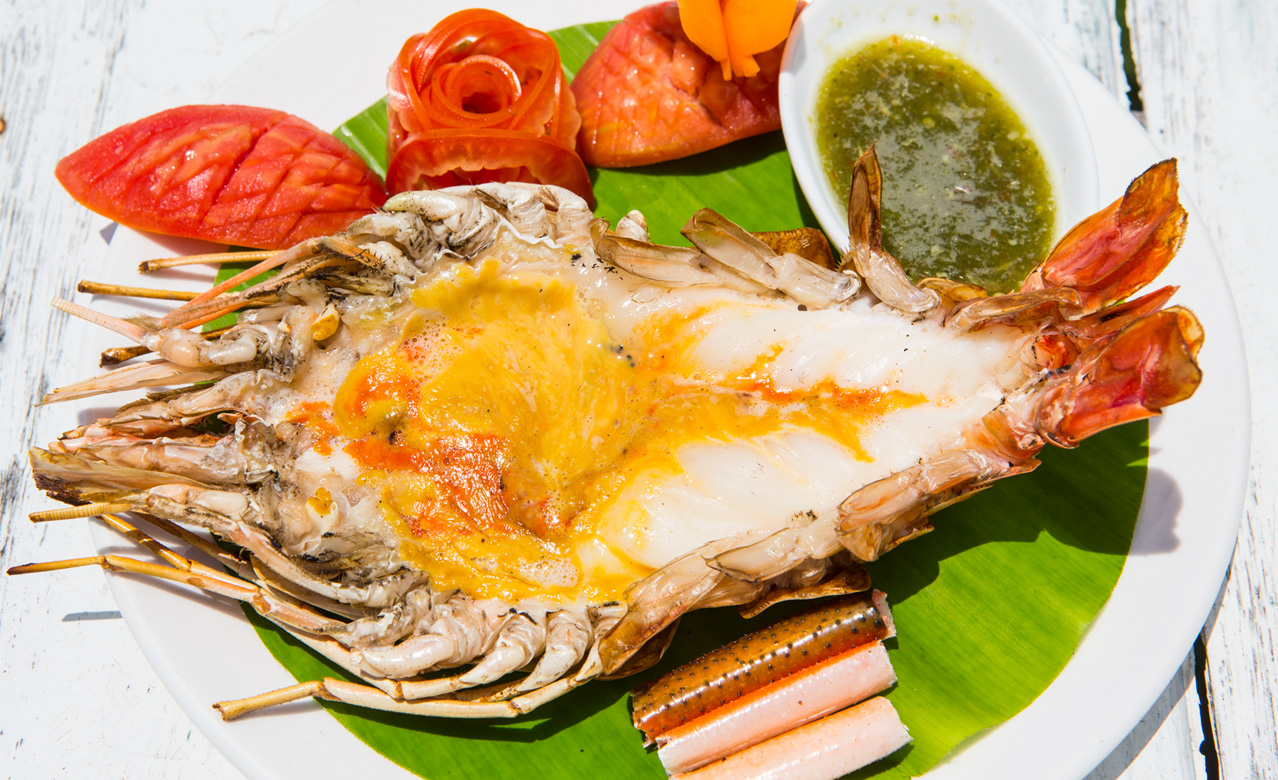 Taster the Organic Thai food at Ayutthaya Garden River Home Restaurant